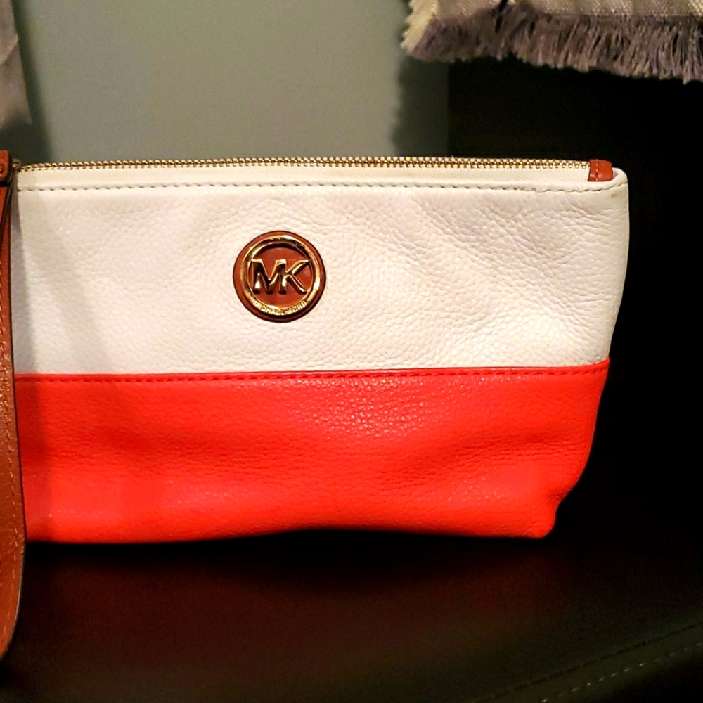 Michael kors wristlet